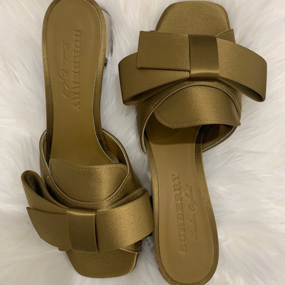 Authentic Burberry Satin Heel - Picture 3 of 8